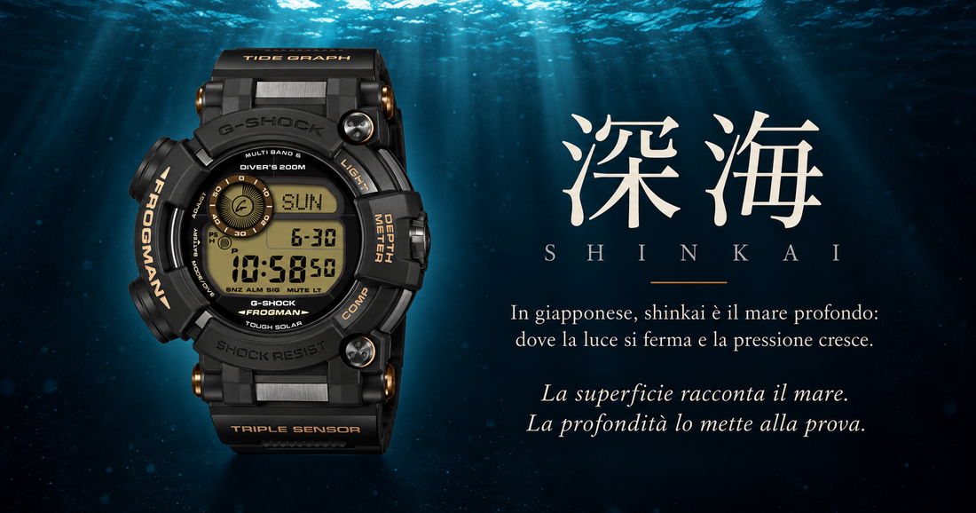 Shinkai (深海) - G-SHOCK Frogman GWF-D1000BC-1ER nel mare profondo, con raggi di luce che si spengono nel blu, ERA ORA Roma