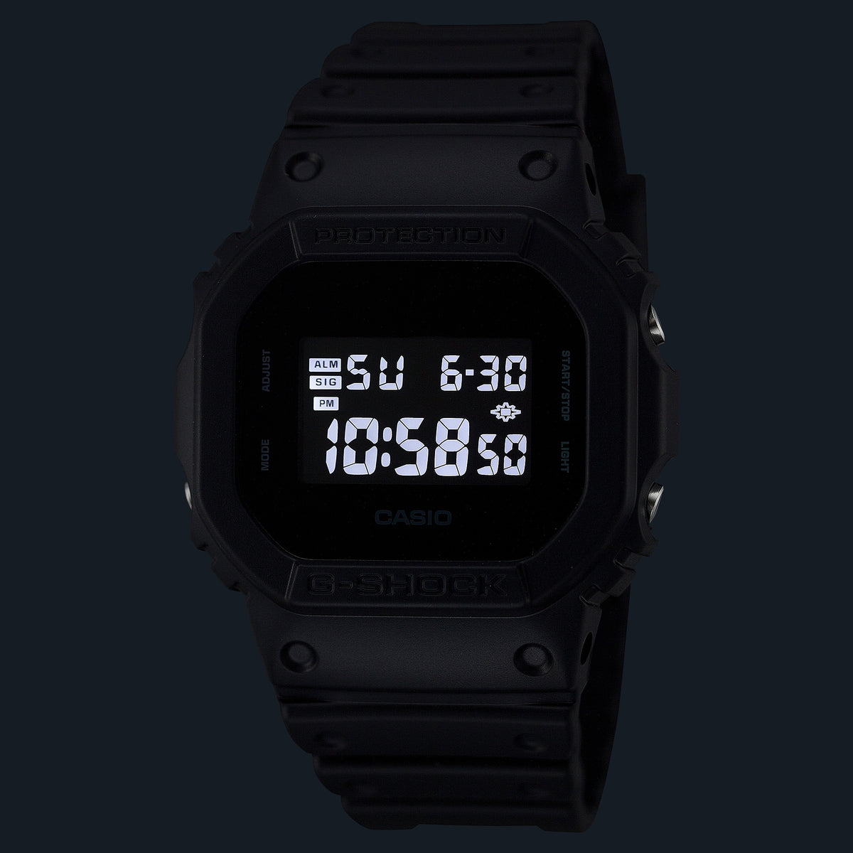 CASIO G-SHOCK DW-5600UBB-1ER originale – dettaglio illuminazione LED orologio quadrato total black
