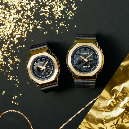 CASIO G-SHOCK GM-2100G-1A9ER originale – lifestyle ambientato 2 (Shock Resist, 200m, cassa metal, analogico-digitale)