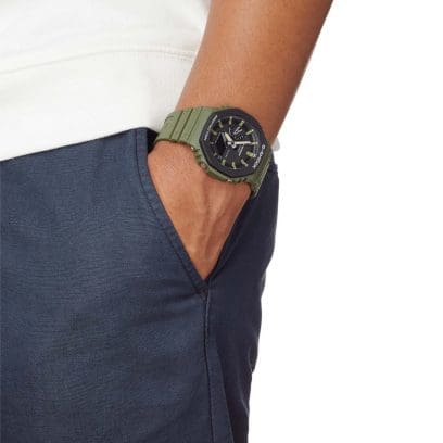 CASIO G-SHOCK GA-2100SU-3AER originale – lifestyle indossato (Carbon Core Guard, 200m, analogico-digitale)