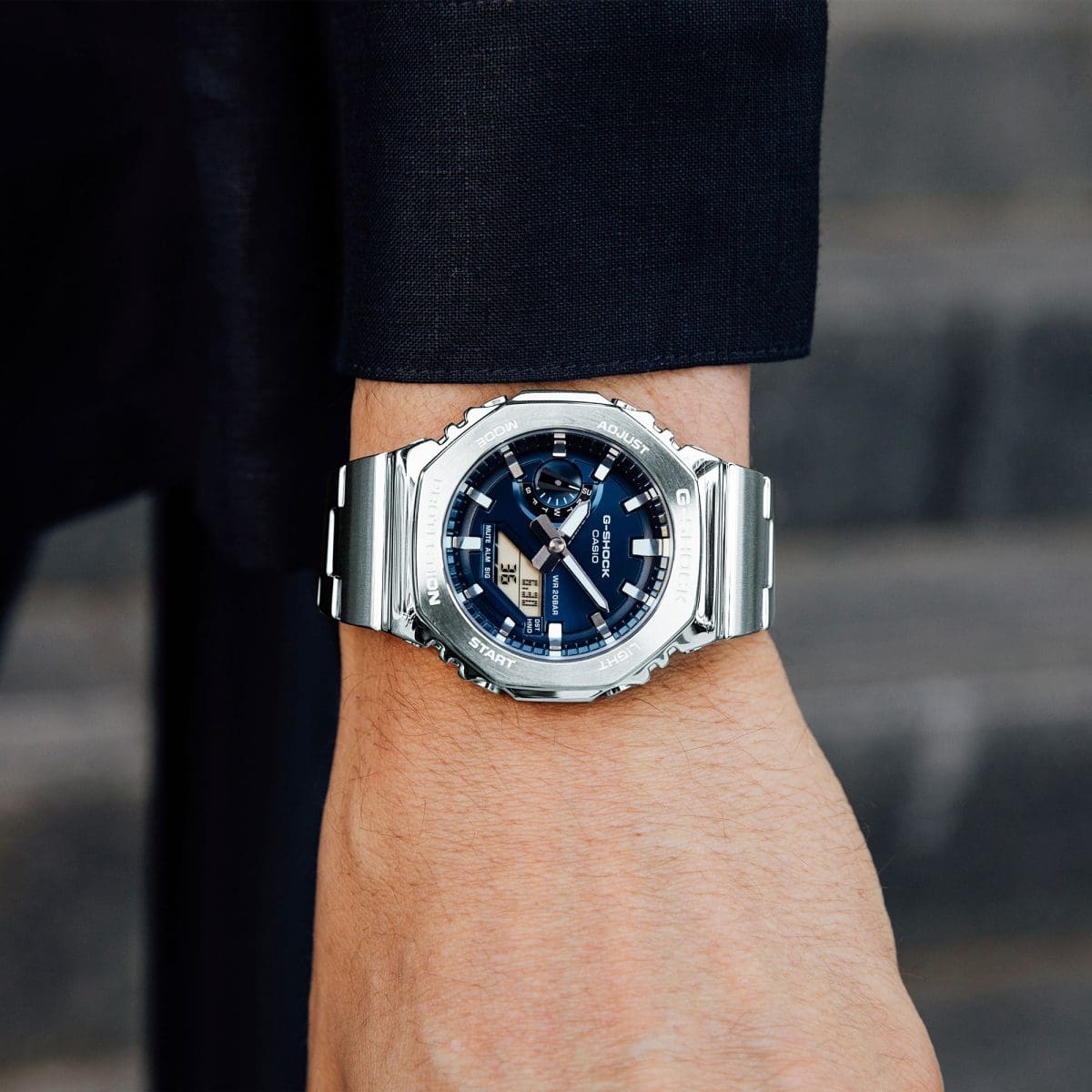 CASIO G-SHOCK GM-2110D-2BER originale – vista cinturino orologio uomo (lunetta e bracciale in acciaio, antiurto, impermeabile 20 bar)