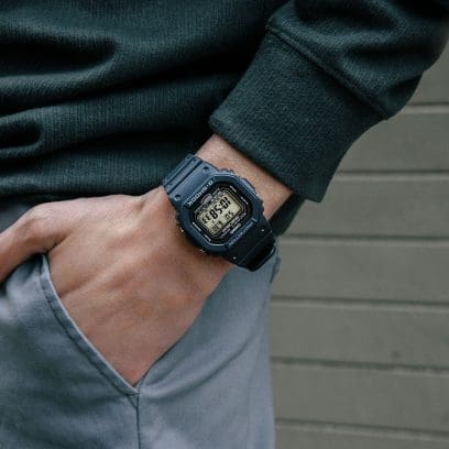 CASIO G-SHOCK GW-5000U-1ER originale – dettaglio chiusura bracciale in resina orologio uomo square premium (Tough Solar, Multi Band 6)