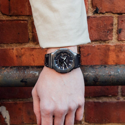 CASIO G-SHOCK GM-B2100BD-1AER originale – orologio elegante sportivo indossato al polso (premium acciaio)
