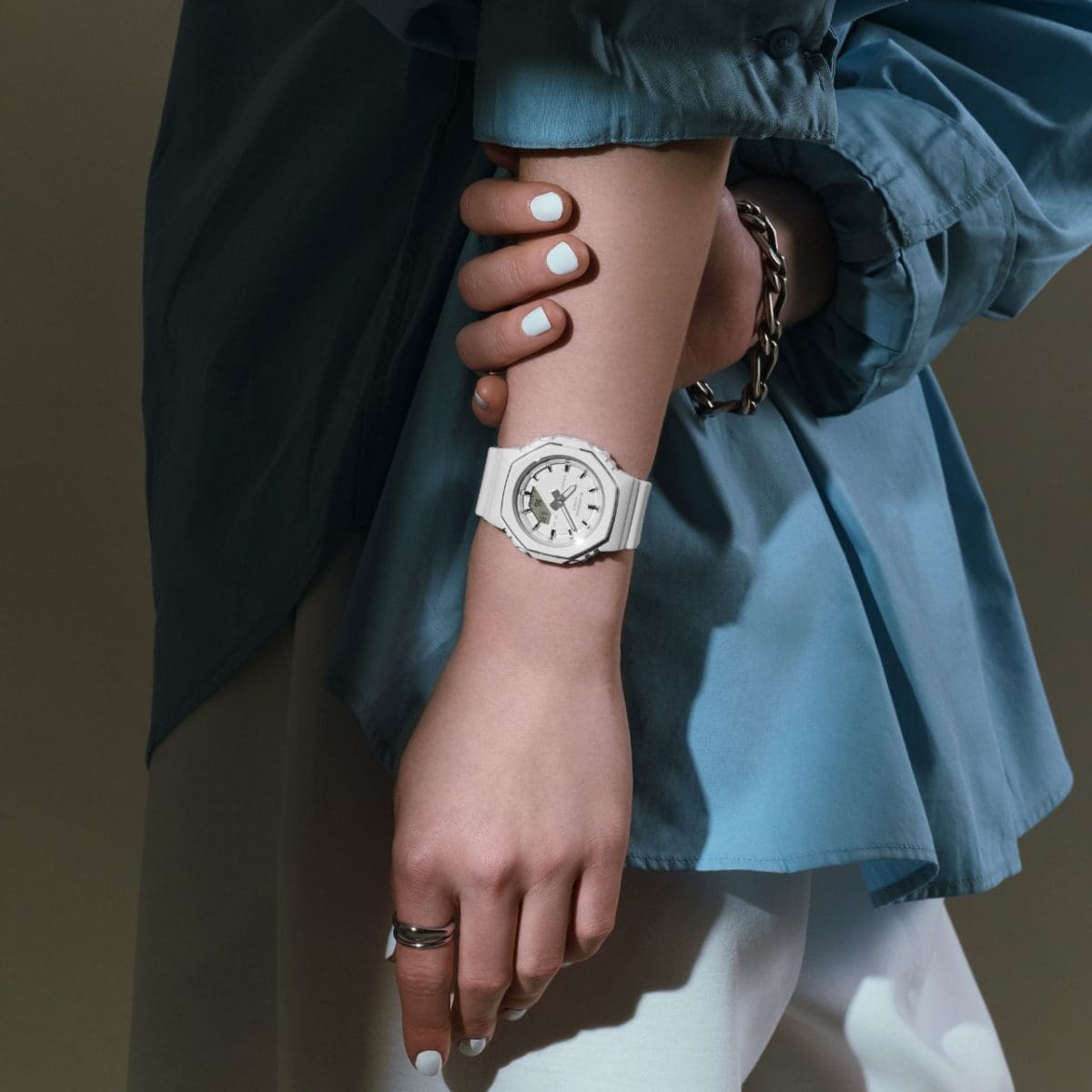 CASIO G-SHOCK GMA-P2110-7AER originale – indossato al polso, look street chic minimal (Shock Resist, 200m)