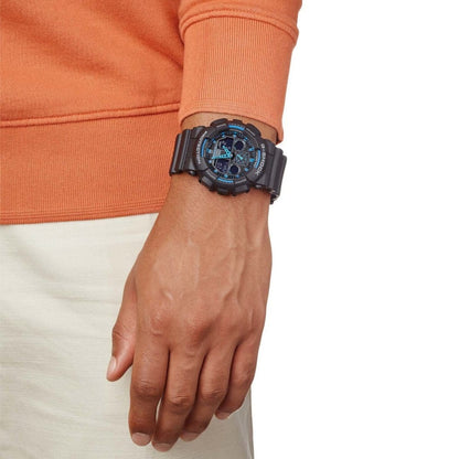 CASIO G-SHOCK GA-100-1A2ER originale – lifestyle indossato (200m, analogico-digitale, antiurto)