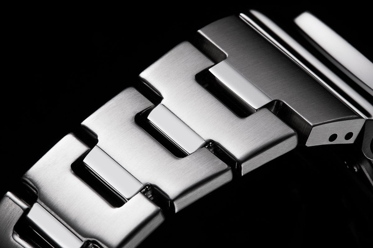 CASIO G-SHOCK GM-2110D-2BER originale – dettaglio pulsanti orologio uomo (lunetta e bracciale in acciaio, antiurto, impermeabile 20 bar)