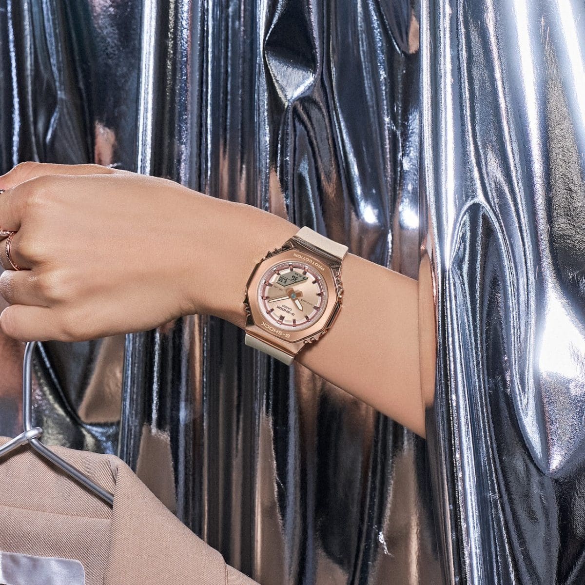 CASIO G-SHOCK GM-S2110PG-4AER originale – indossato al polso, stile fashion urbano femminile